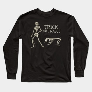 Friendly Halloween Skeleton: Trick or treat (light text) Long Sleeve T-Shirt